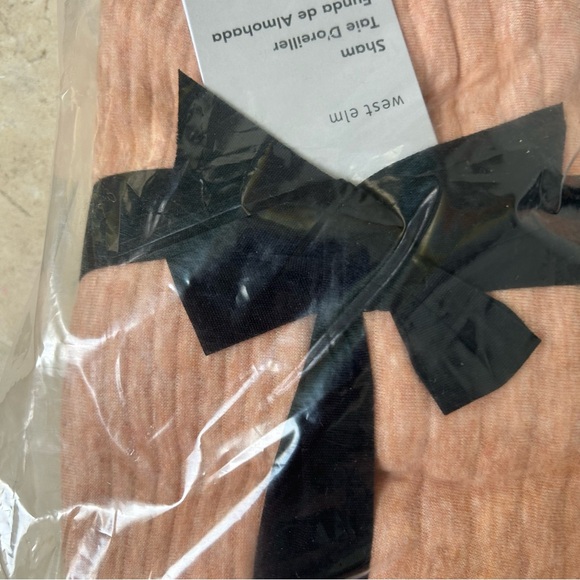 West Elm Pink Jersey cotton stripped Pillow Shams standard size New in package! - Picture 7 of 7